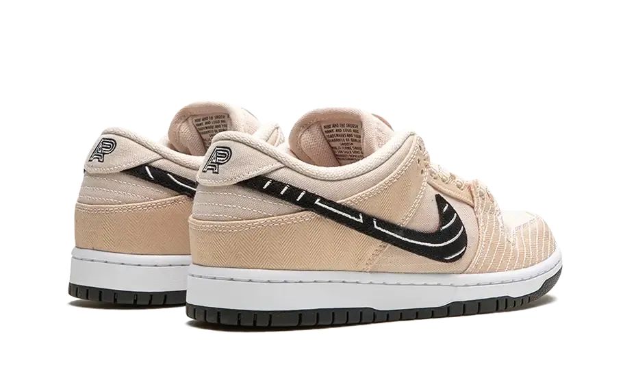 Nike SB Dunk Low "Albino & Preto"