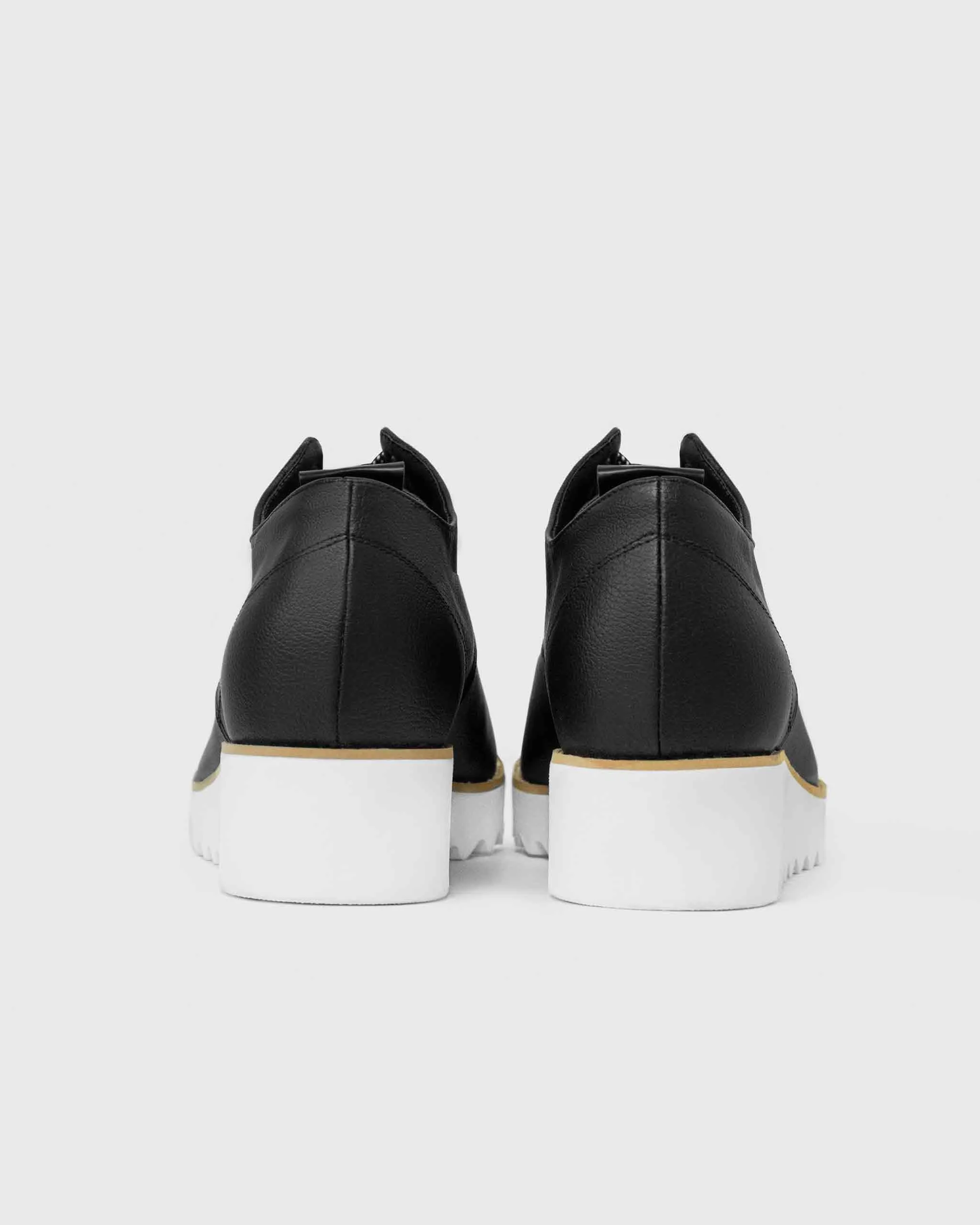 Oxford Street Apple Sneakers Black