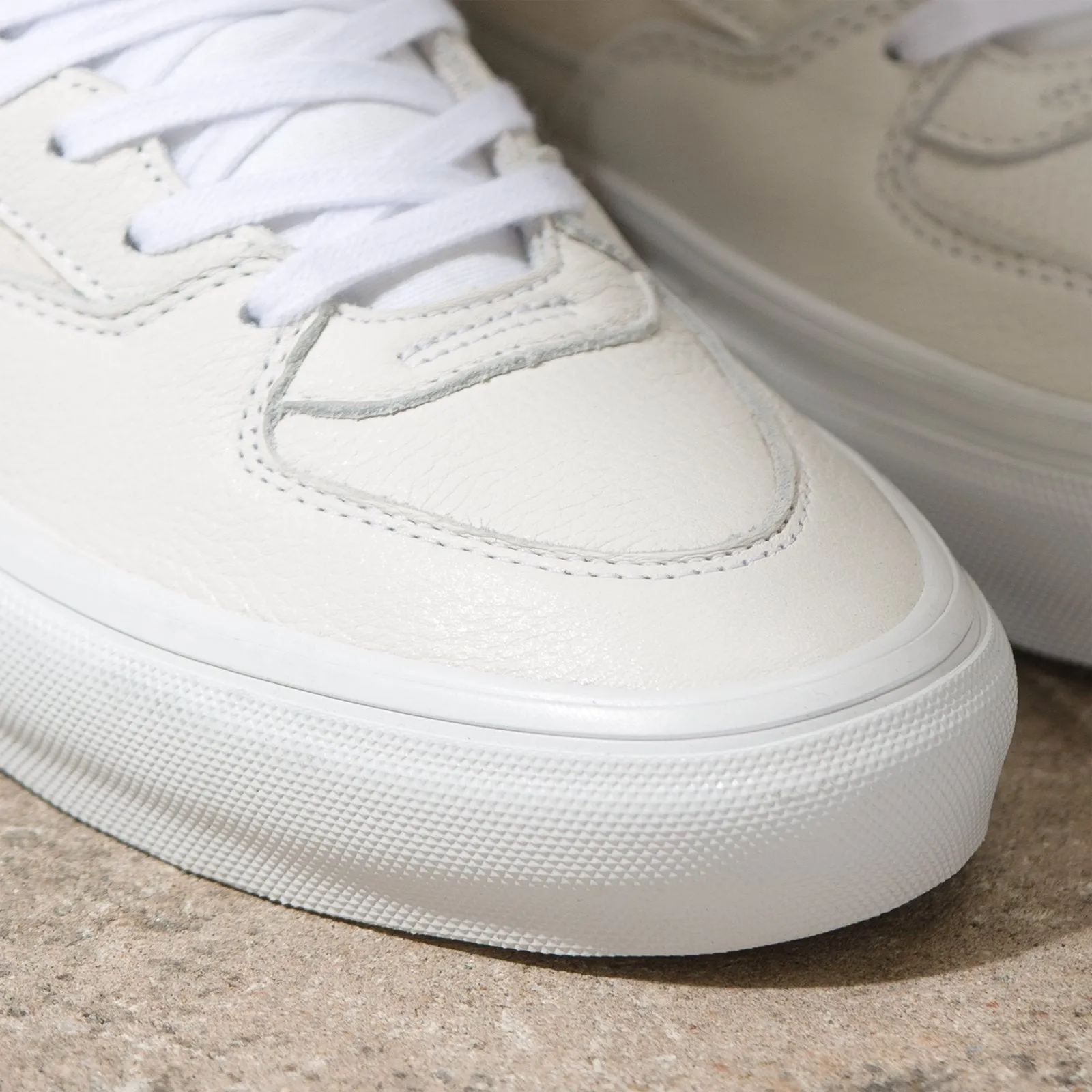 Vans Daz Skate Half Cab Skateboard Shoe - White/White